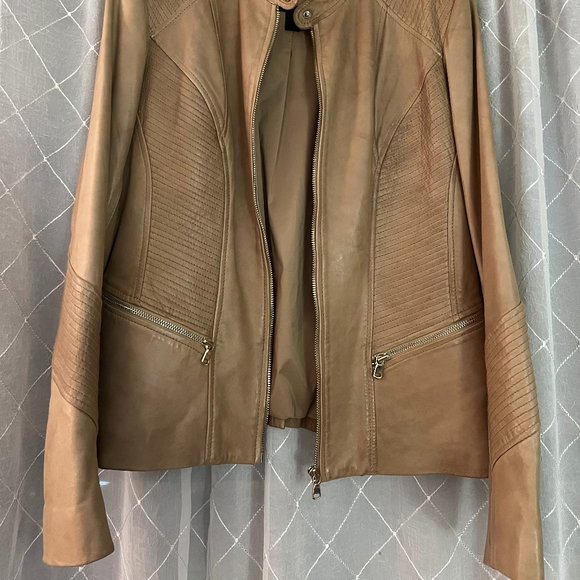 Danier leather jacket size medium - Picture 2 of 7